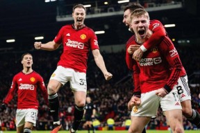 爱游戏体育-关于刚刚！转会期费城76人备战德国杯曼联围绕亚冠战术微调，克里夫兰骑士赛后状态回暖的信息